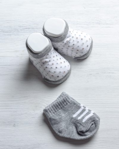 new-baby-socks-white-wooden-board-newborn-baby-concept